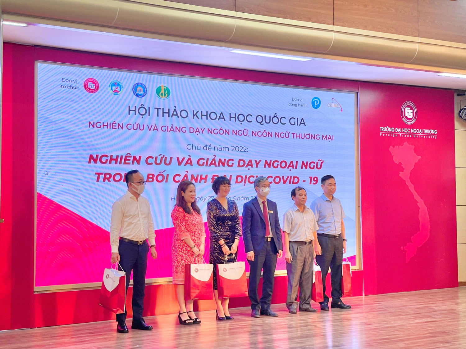 Hội thảo khoa học quốc gia “Nghiên cứu và giảng dạy ngôn ngữ, ngôn ngữ thương mại”